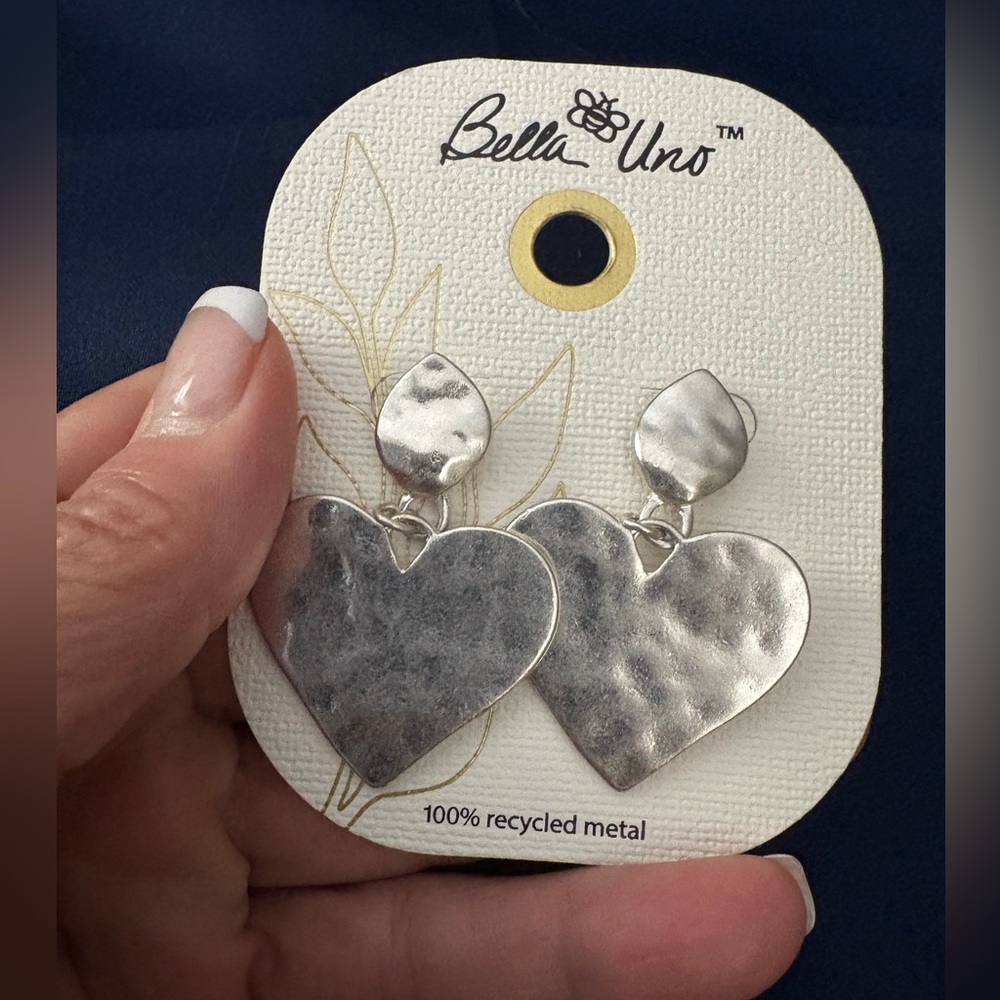 😎🌺Bella Uno Silver Heart Dangle Earrings - Picture 3 of 4